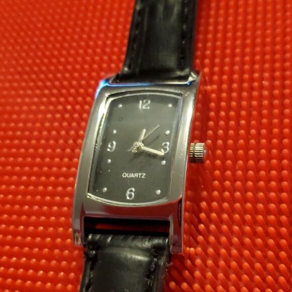 Women's Rectangular Silver Case Watch Black Croc Style‎ Band Wristwatch - Picture 1 of 6